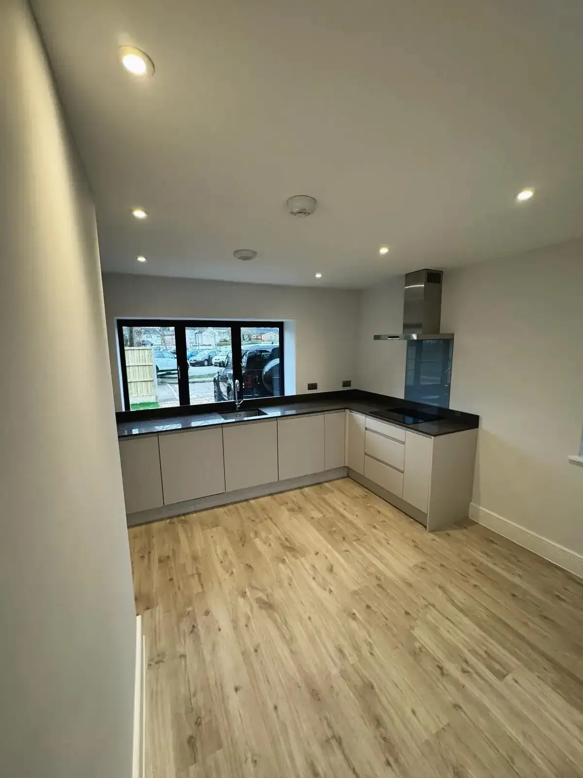 Contemporary kitchen with handleless cabinets and integrated appliances